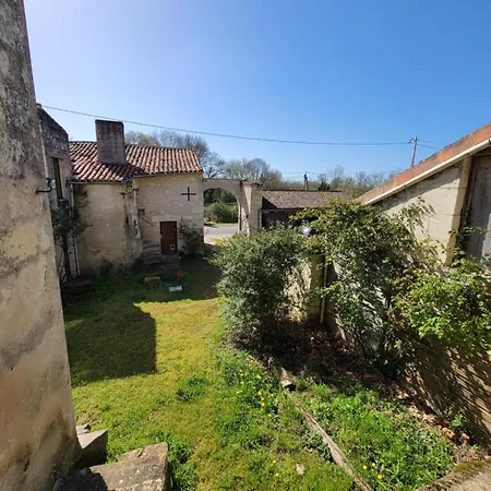 Hétvégi ház Yourte D'interieur D'une Demeure Du 18e Siecle En Anjou Entre Vignes Et Chateaux *