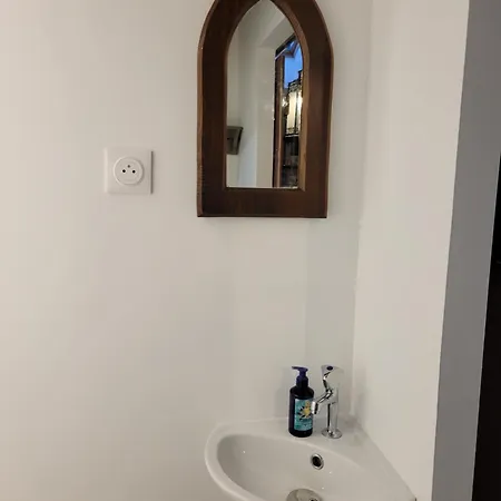 Yourte D'interieur D'une Demeure Du 18e Siecle En Anjou Entre Vignes Et Chateaux *