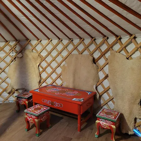 Yourte D'interieur D'une Demeure Du 18e Siecle En Anjou Entre Vignes Et Chateaux *