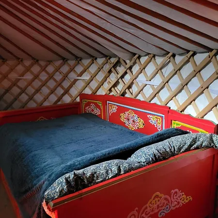 Yourte D'interieur D'une Demeure Du 18e Siecle En Anjou Entre Vignes Et Chateaux *